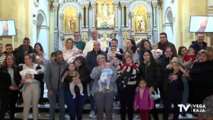 17 niños y niñas de Torrevieja se presentan ante la Purísima con motivo del Día de la Candelaria