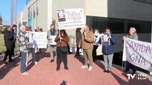 Concentración a las puertas del Hospital de Torrevieja para pedir "justicia por Josefa"