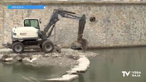 Se retira el tapón de residuos en el río Segura a petición del Juzgado Privativo de Aguas de Callosa