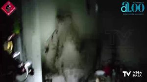 Atendidas dos personas por inhalación de humo tras registrarse un incendio en una casa de Torrevieja