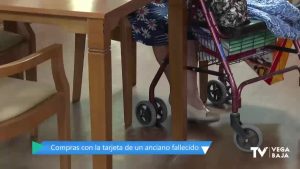La trabajadora de una residencia de la Vega Baja gasta 6.000€ de la tarjeta de un anciano fallecido