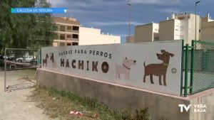 Callosa mejora los accesos e instala de juegos para animales en el parque para perros "Hachiko"