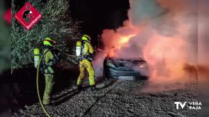 Dos vehículos arden de madrugada en Dolores