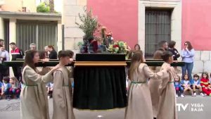 La procesión del Colegio Nuestra Señora del Carmen abre la Semana Santa oriolana
