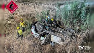 Un vehículo se precipita por una rambla a la altura de Benferri