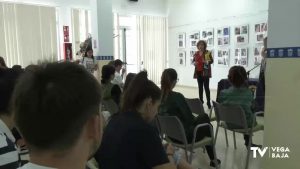 Bigastro entrega 95 becas universitarias a estudiantes del pueblo para transporte