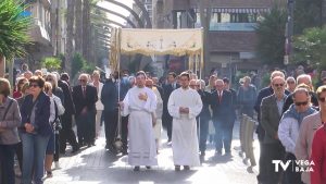 Tan sólo dos enfermos reciben la Comunión en la procesión de San Vicente Ferrer