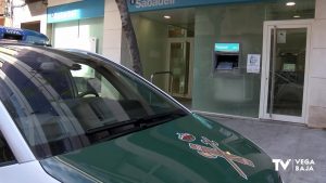 Dos hombres roban 500 euros en una sucursal bancaria de Torrevieja y se dan a la fuga a pie