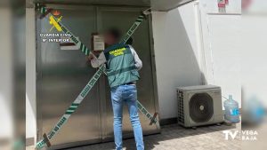 La Guardia Civil detiene al director y a la secretaria de una asociación de fumadores de la Vega Baja