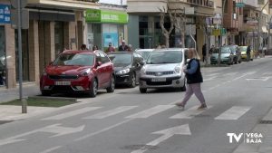 El SAMU asiste a dos mujeres heridas al colisionar dos coches en Pilar de la Horadada