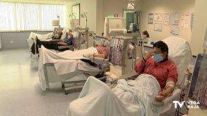 El Hospital de Torrevieja inicia la formación de pacientes para ofrecer hemodiálisis domiciliaria