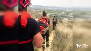 Los bomberos rescatan a una joven en el barranco de Sanes