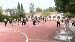 El fútbol femenino se juega en los colegios de Dolores