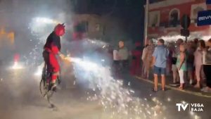 Los "correfocs" se hacen con las calles de Rojales