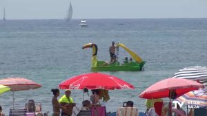 Las playas de Torrevieja empiezan a llenarse de turistas