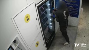 La Guardia Civil detiene a un hombre por tres robos en máquinas expendedoras en Torrevieja