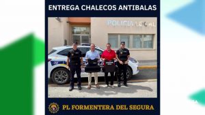 Nuevos chalecos antibalas para la policía local de Formentera del Segura