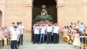 La Estrella de los Mares recorrió las calles y bahía torrevejense en su día grande