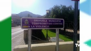 La señalización que declara Orihuela como municipio contra la violencia de género sufre pintadas