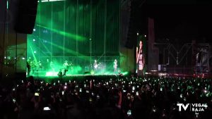 9000 personas en el concierto que Melendi ofreció en Torrevieja. Colgó el cartel de «Todo vendido»