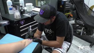 Cuidado con los tatuajes en verano, el riesgo de infección es más elevado