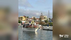 Torre de la Horadada disfruta de la procesión marítima de su patrona, la Virgen de la Asunción