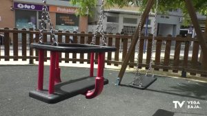 El calor aleja a los niños de los parques infantiles en Orihuela