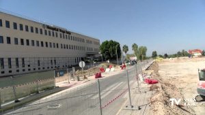 Avanzan las obras de ampliación del Hospital Vega Baja con caos de aparcamiento