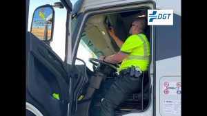 La Guardia Civil detiene a un camionero por uso fraudulento de la tarjeta del tacógrafo