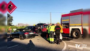 Un hombre queda atrapado en su coche tras sufrir un accidente de tráfico en Almoradí
