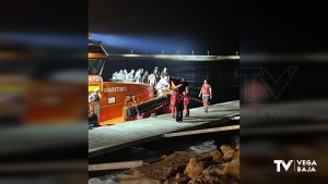 Localizan una patera con 16 hombres a bordo entre Guardamar y Torrevieja