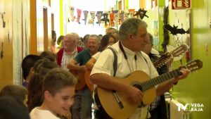 Los Auroros de Bigastro visitan el colegio San José de Calasanz