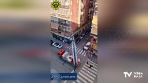 Los bomberos rescatan a un menor de cuatro años que se encontraba solo en un balcón