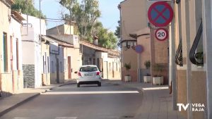 La velocidad de los vehículos que circulan por la calle Santa Águeda de Catral pone en alerta a los vecinos