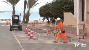 Las obras de mejora de la accesibilidad en la urbanización Cabo Cervera concluirán en diciembre