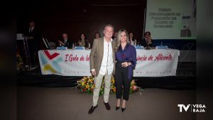 Ana Isabel Fuentes, enfermera de la Unidad de Cirugía-Urología del Hospital Vega Baja, premiada en la I Gala de la Enfermería de la provincia de Alicante