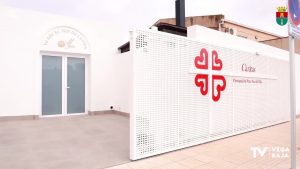 El nuevo centro de Cáritas Parroquial Ntra. Sra. del Pilar ofrece reparto de fresco, acogida y clases de español