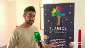 "El árbol de los sueños" recoge juguetes para el Hospital de Oncología Infantil de Alicante