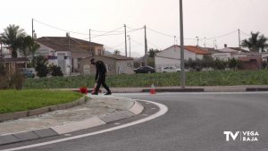 Un conductor pone en peligro a unos escolares que bajaban del autobús tras darse a la fuga en un control policial en Orihuela