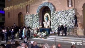 Flores a la Purísima en una multitudinaria ofrenda