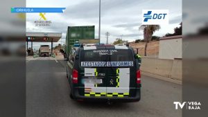 El conductor de un camión sextuplica la tasa de alcohol permitida al volante a su paso por Orihuela Costa