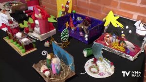Los niños de Albatera exponen sus adornos navideños en la Casa de Cultura Miguel Hernández