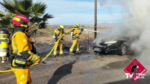 Los bomberos intervienen en un incendio en Torremendo y otro en Correntías