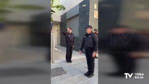 La plantilla de la Policía Local de Almoradí despide a Francisco Manuel Grau el día de su jubilación