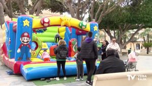 Benejúzar despliega un show navideño con animación, juegos y canciones