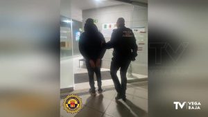 La Policía Local de Almoradí detiene a un hombre sobre el que pesaba una orden de Detención del Juzgado de Orihuela