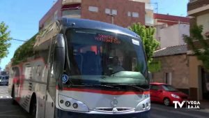 ADEUGT denuncia que cada día se quedan en tierra una quincena de estudiantes para ir a la universidad