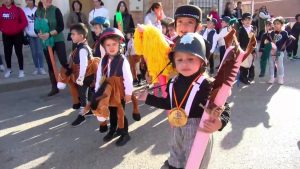 El colegio Antonio Sequeros de Benejúzar celebra el carnaval con un desfile