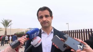 Eduardo Dolón se queda en la puerta de la desaladora al no haber sido invitado a la visita de Pedro Sánchez