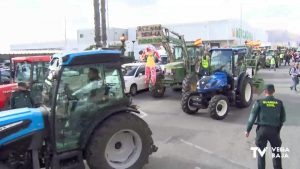 Los tractores se ven obligados a tomar carreteras secundarias en lugar de la A7